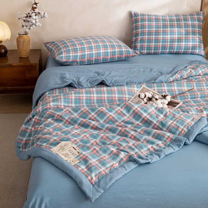 91家纺网 家纺一手货源 找家纺 云玲时尚 2026新款无印风新疆棉花格子夏被夏凉被空调被 蓝胭格