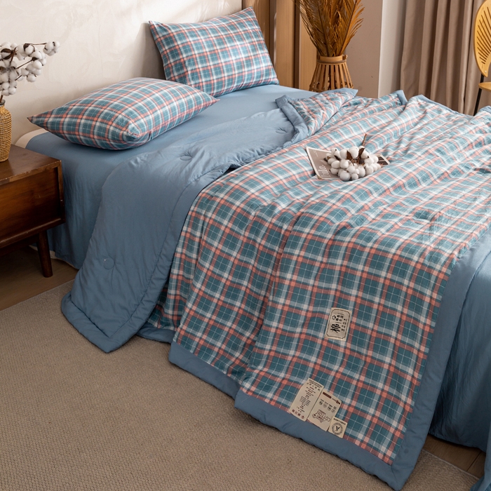 91家纺网 家纺一手货源 找家纺 云玲时尚 2026新款无印风新疆棉花格子夏被夏凉被空调被 蓝胭格