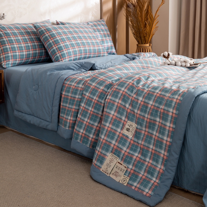 91家纺网 家纺一手货源 找家纺 云玲时尚 2026新款无印风新疆棉花格子夏被夏凉被空调被 蓝胭格