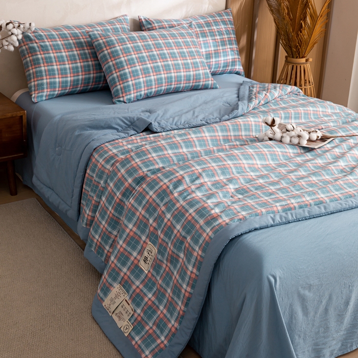 91家纺网 家纺一手货源 找家纺 云玲时尚 2026新款无印风新疆棉花格子夏被夏凉被空调被 蓝胭格