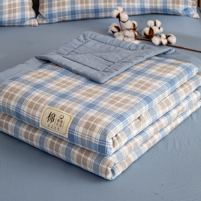 91家纺网 家纺一手货源 找家纺 云玲时尚 2026新款无印风新疆棉花格子夏被夏凉被空调被 水雾蓝