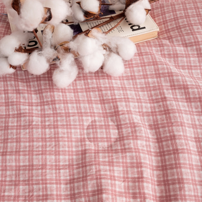 91家纺网 家纺一手货源 找家纺 云玲时尚 2026新款无印风新疆棉花格子夏被夏凉被空调被 薇眠粉