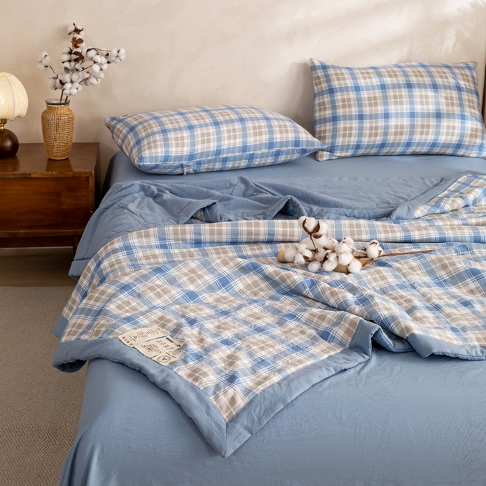 91家纺网 家纺一手货源 找家纺 云玲时尚 2026新款无印风新疆棉花格子夏被夏凉被空调被 水雾蓝