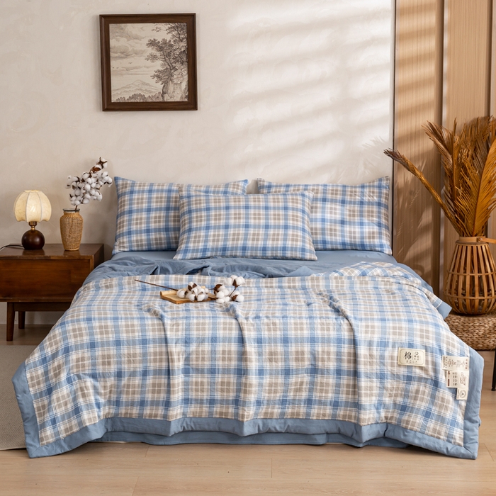 91家纺网 家纺一手货源 找家纺 云玲时尚 2026新款无印风新疆棉花格子夏被夏凉被空调被 水雾蓝
