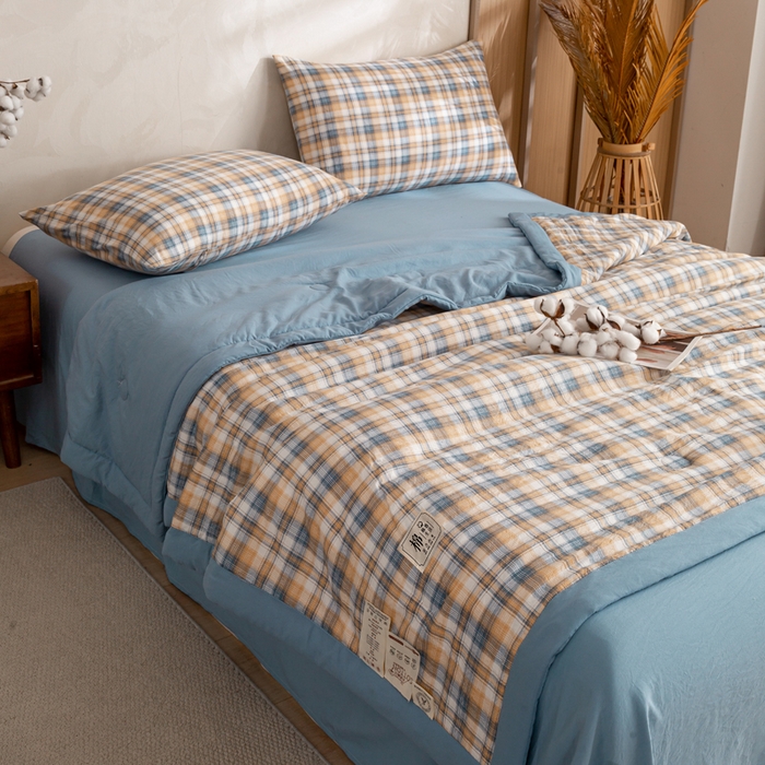 91家纺网 家纺一手货源 找家纺 云玲时尚 2026新款无印风新疆棉花格子夏被夏凉被空调被 烟雨蓝