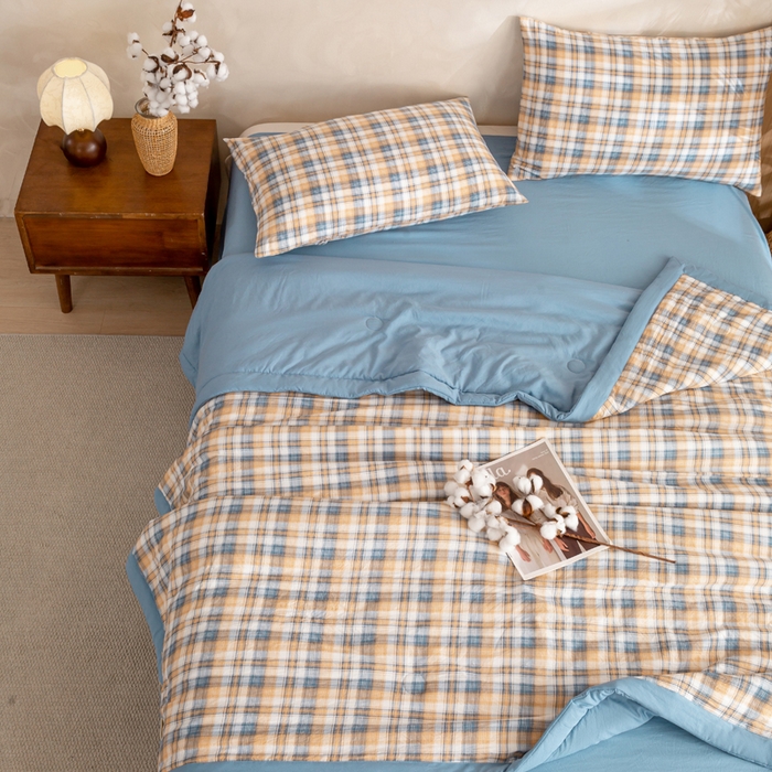 91家纺网 家纺一手货源 找家纺 云玲时尚 2026新款无印风新疆棉花格子夏被夏凉被空调被 烟雨蓝