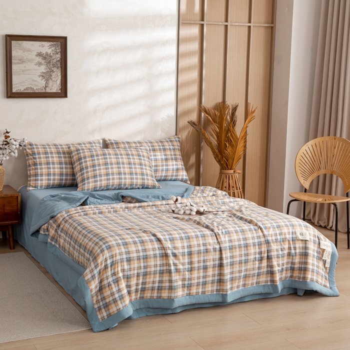 91家纺网 家纺一手货源 找家纺 云玲时尚 2026新款无印风新疆棉花格子夏被夏凉被空调被 烟雨蓝