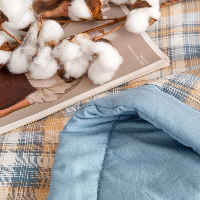 91家纺网 家纺一手货源 找家纺 云玲时尚 2026新款无印风新疆棉花格子夏被夏凉被空调被 烟雨蓝