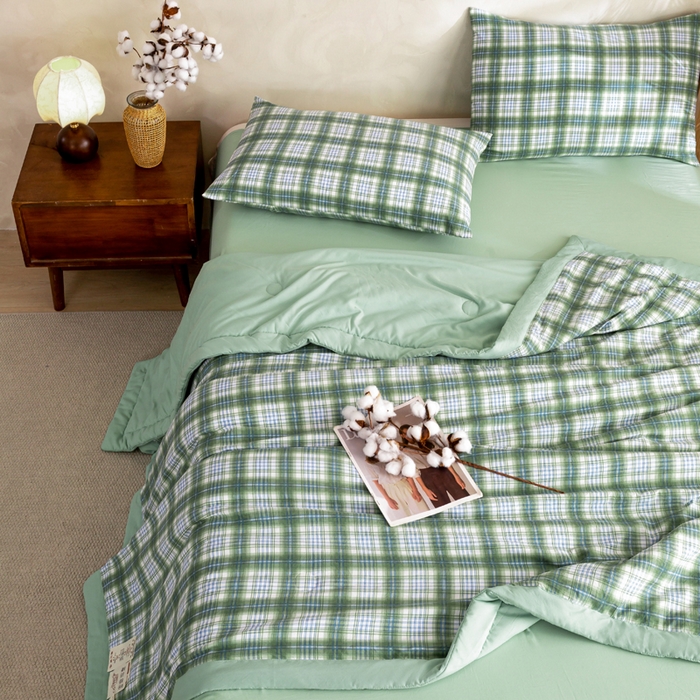 91家纺网 家纺一手货源 找家纺 云玲时尚 2026新款无印风新疆棉花格子夏被夏凉被空调被 仙踪绿