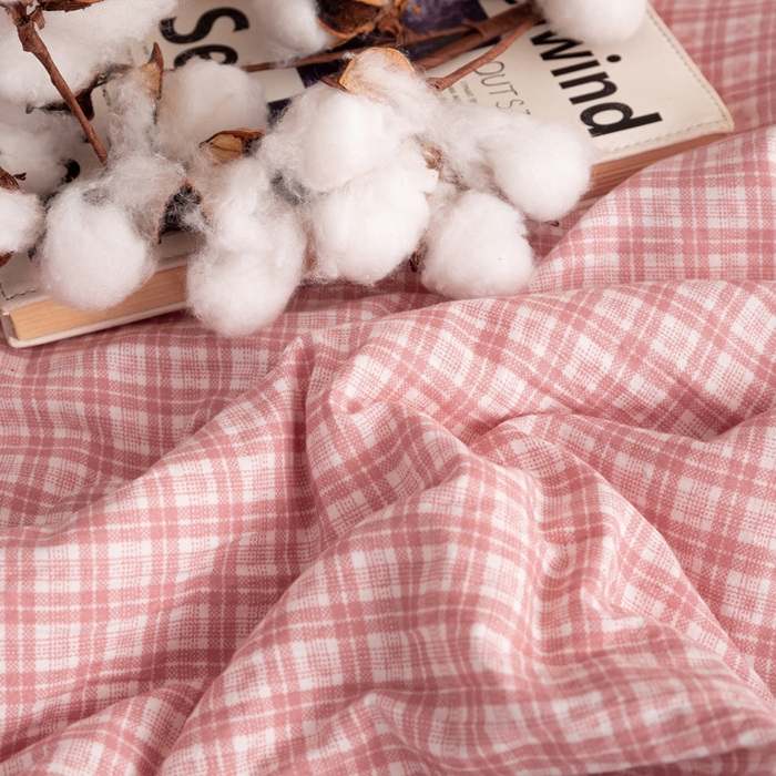 91家纺网 家纺一手货源 找家纺 云玲时尚 2026新款无印风新疆棉花格子夏被夏凉被空调被 薇眠粉