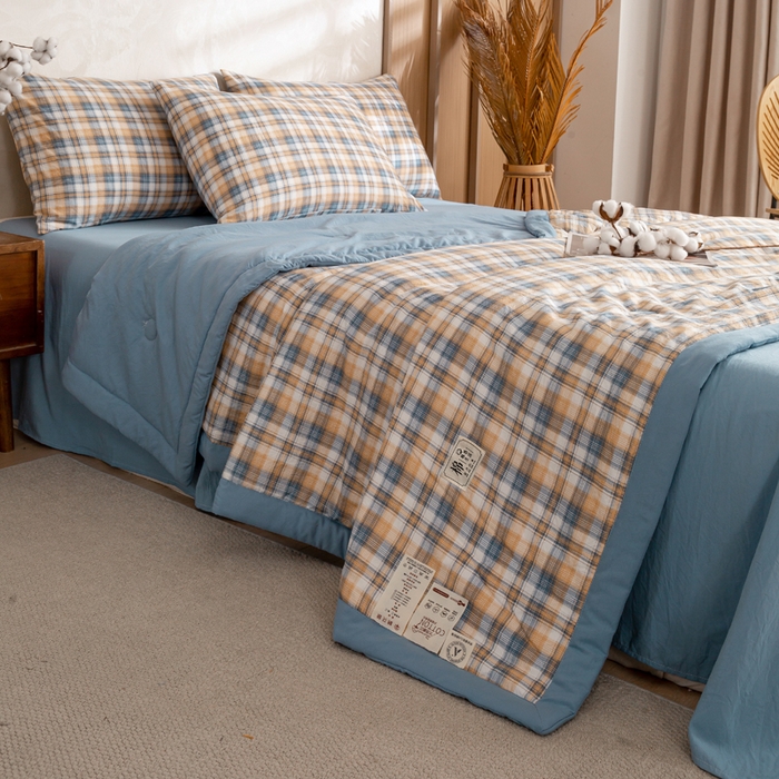 91家纺网 家纺一手货源 找家纺 云玲时尚 2026新款无印风新疆棉花格子夏被夏凉被空调被 烟雨蓝