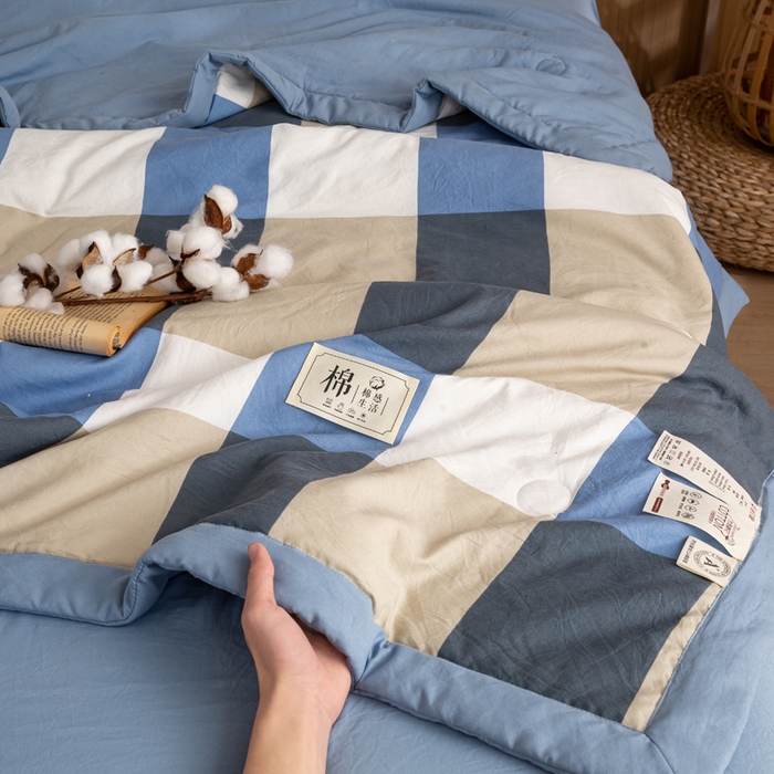 91家纺网 家纺一手货源 找家纺 云玲时尚 2026新款无印风新疆棉花格子夏被夏凉被空调被 复古蓝