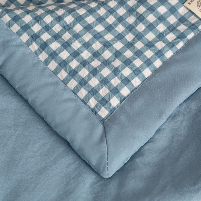 91家纺网 家纺一手货源 找家纺 云玲时尚 2026新款无印风新疆棉花格子夏被夏凉被空调被 蓝小格