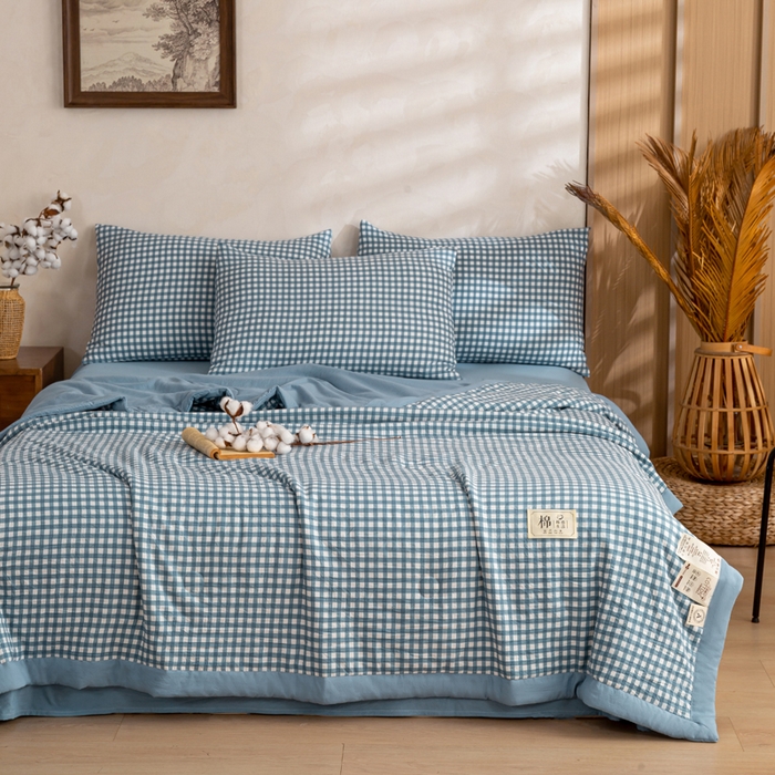 91家纺网 家纺一手货源 找家纺 云玲时尚 2026新款无印风新疆棉花格子夏被夏凉被空调被 蓝小格