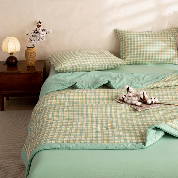 91家纺网 家纺一手货源 找家纺 云玲时尚 2026新款无印风新疆棉花格子夏被夏凉被空调被 青禾绿