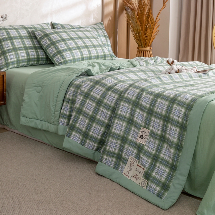 91家纺网 家纺一手货源 找家纺 云玲时尚 2026新款无印风新疆棉花格子夏被夏凉被空调被 仙踪绿