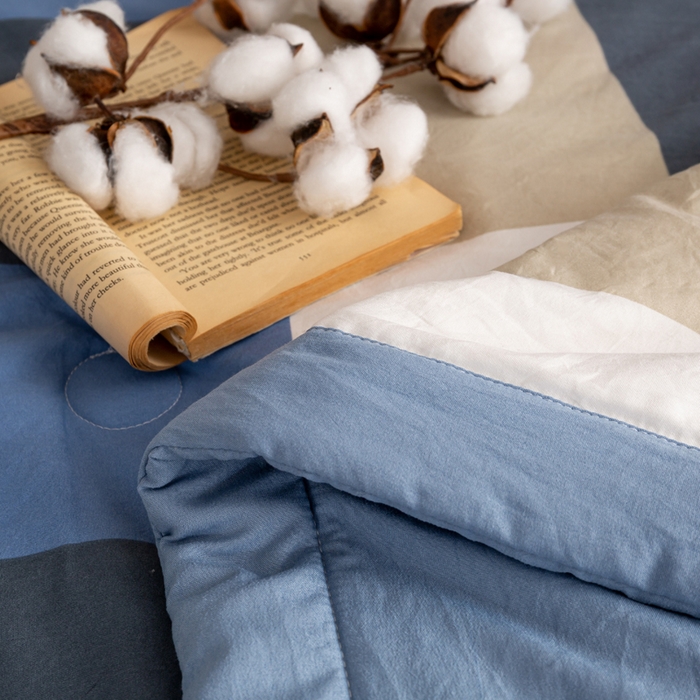 91家纺网 家纺一手货源 找家纺 云玲时尚 2026新款无印风新疆棉花格子夏被夏凉被空调被 复古蓝