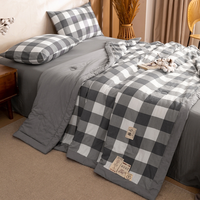 91家纺网 家纺一手货源 找家纺 云玲时尚 2026新款无印风新疆棉花格子夏被夏凉被空调被 简约灰