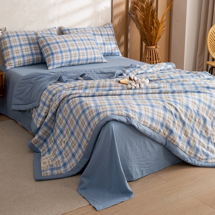 91家纺网 家纺一手货源 找家纺 云玲时尚 2026新款无印风新疆棉花格子夏被夏凉被空调被 水雾蓝
