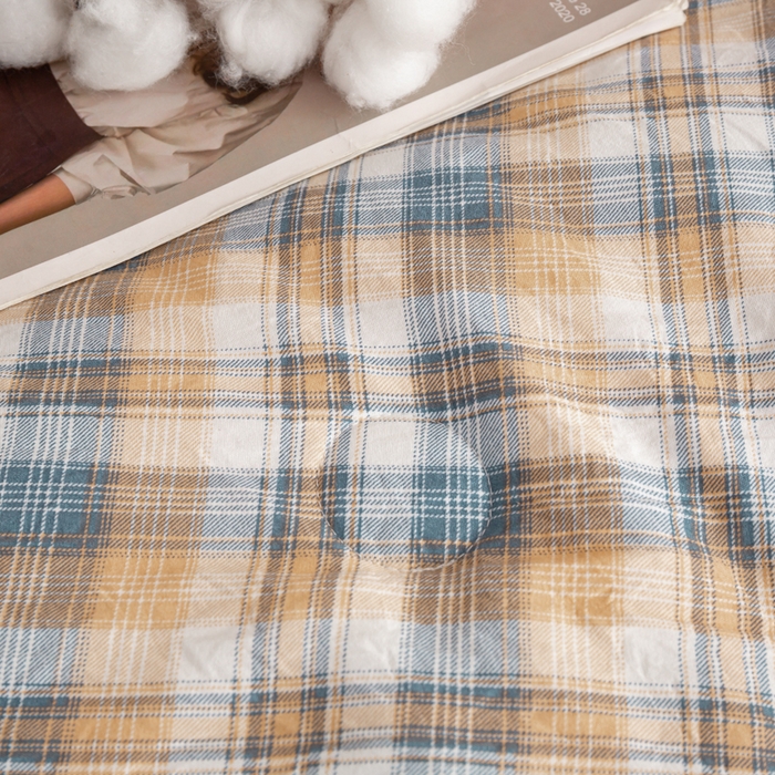 91家纺网 家纺一手货源 找家纺 云玲时尚 2026新款无印风新疆棉花格子夏被夏凉被空调被 烟雨蓝