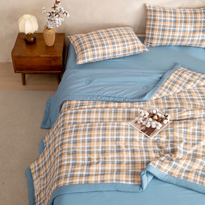 91家纺网 家纺一手货源 找家纺 云玲时尚 2026新款无印风新疆棉花格子夏被夏凉被空调被 烟雨蓝