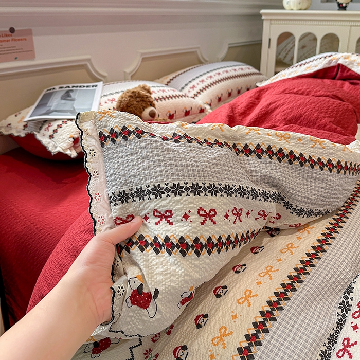 91家纺网 家纺一手货源 找家纺 仟网汇 2026新款法式花边泡芙纱四件套 费尔岛红