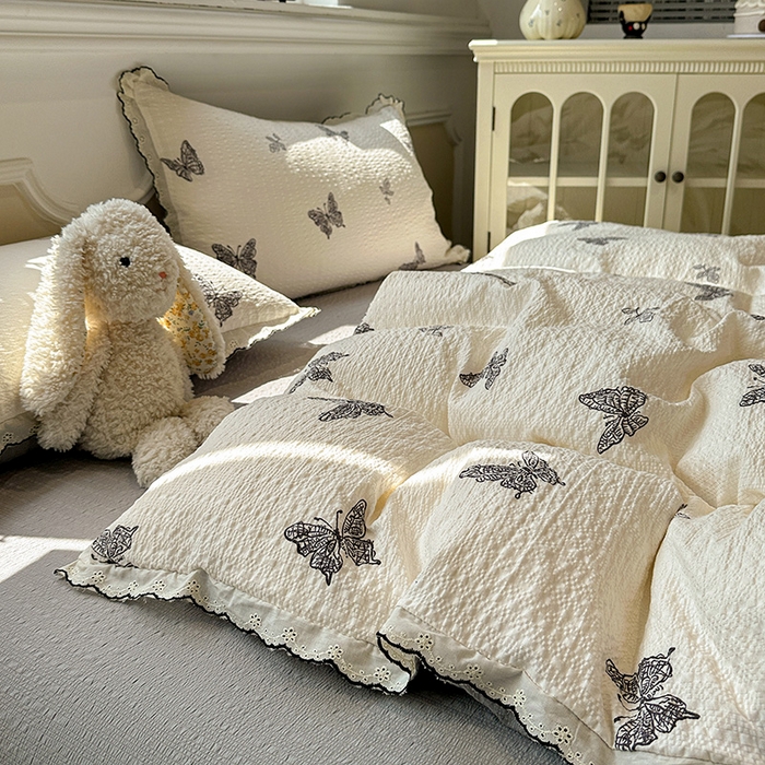 91家纺网 家纺一手货源 找家纺 仟网汇 2026新款法式花边泡芙纱四件套 墨蝶