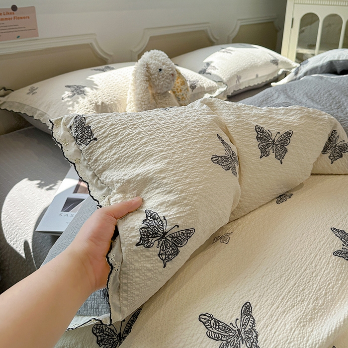 91家纺网 家纺一手货源 找家纺 仟网汇 2026新款法式花边泡芙纱四件套 墨蝶