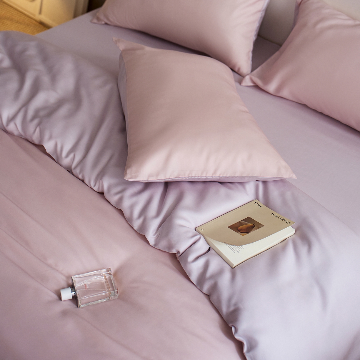 91家纺网 家纺一手货源 找家纺 千朵森 2026新款50S素色双拼莱塞尔夏凉四件套 柔樱粉配紫丁香