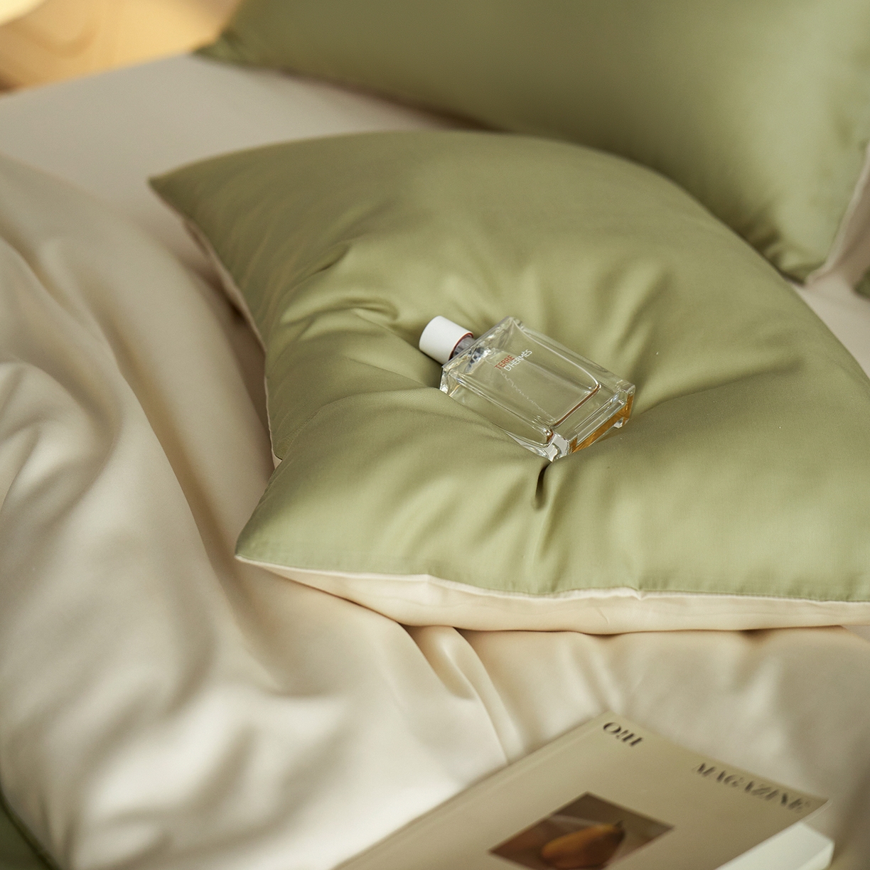 91家纺网 家纺一手货源 找家纺 千朵森 2026新款50S素色双拼莱塞尔夏凉四件套 草木青配米月黄