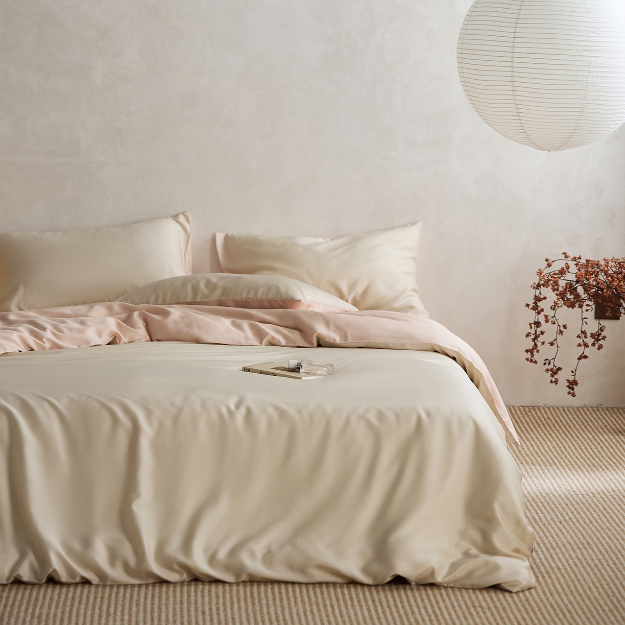 91家纺网 家纺一手货源 找家纺 千朵森 2026新款50S素色双拼莱塞尔夏凉四件套 奶杏米配柔樱粉