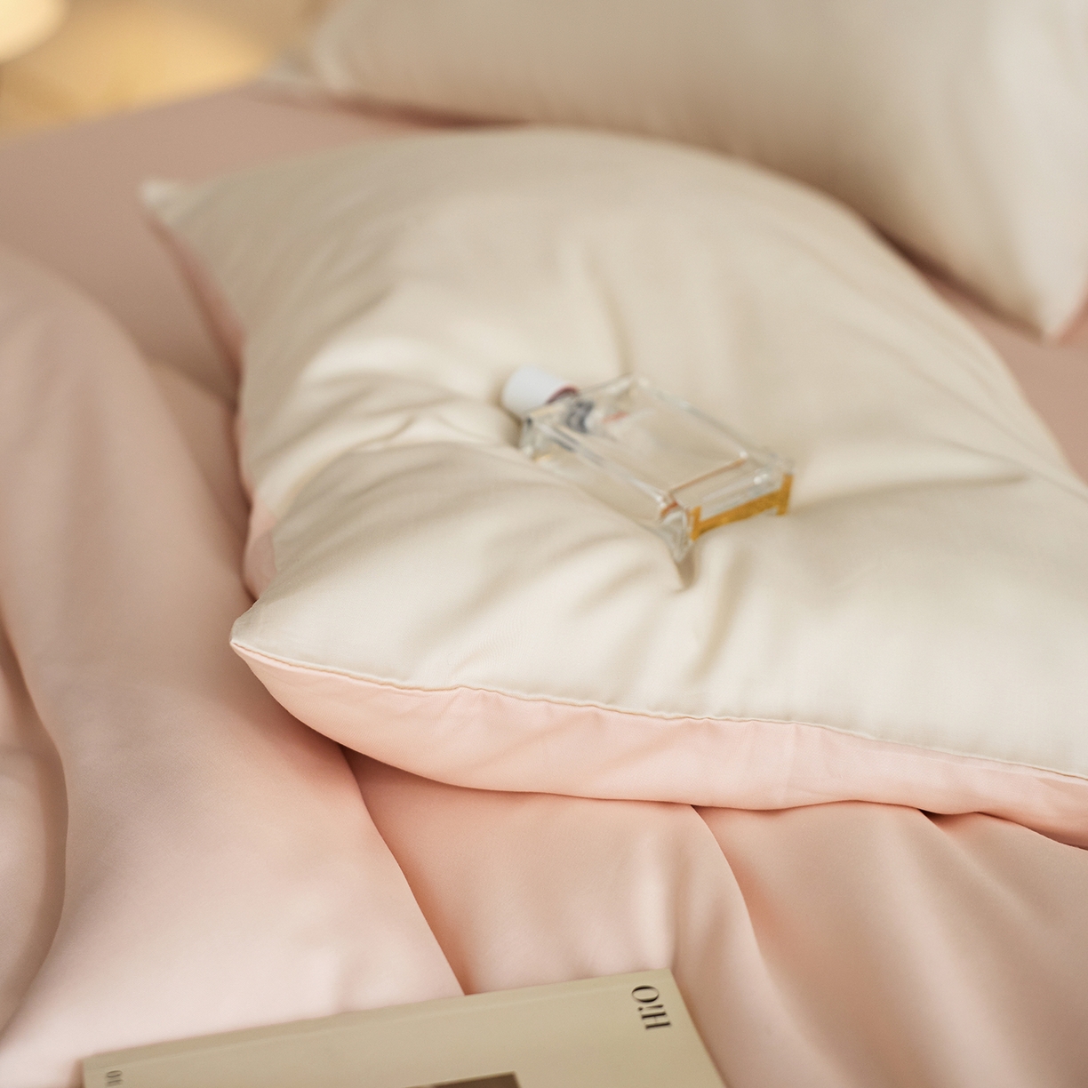 91家纺网 家纺一手货源 找家纺 千朵森 2026新款50S素色双拼莱塞尔夏凉四件套 奶杏米配柔樱粉