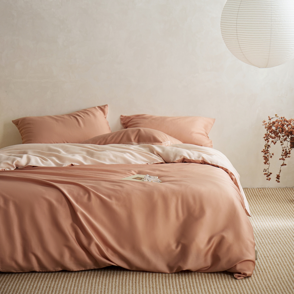 91家纺网 家纺一手货源 找家纺 千朵森 2026新款50S素色双拼莱塞尔夏凉四件套 陶瓷棕配杏仁米