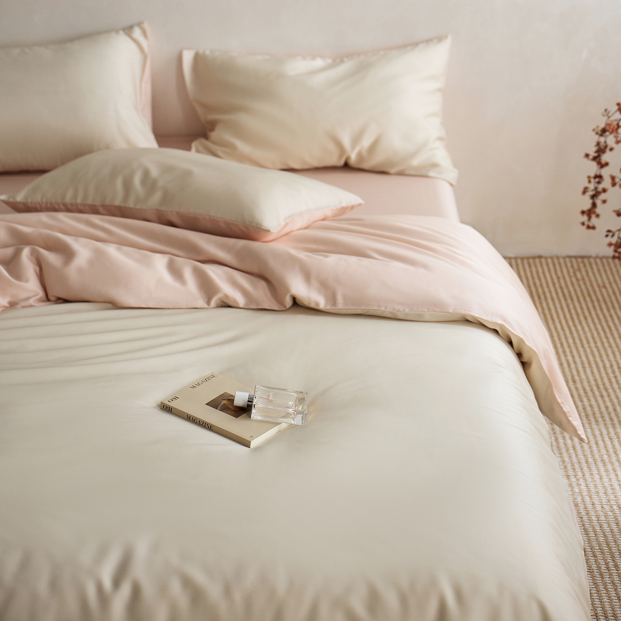 91家纺网 家纺一手货源 找家纺 千朵森 2026新款50S素色双拼莱塞尔夏凉四件套 奶杏米配柔樱粉