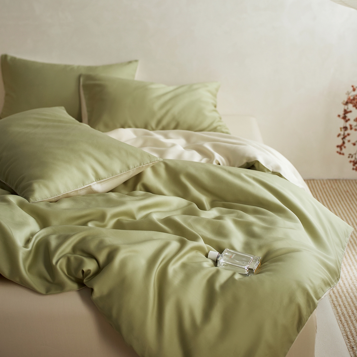 91家纺网 家纺一手货源 找家纺 千朵森 2026新款50S素色双拼莱塞尔夏凉四件套 草木青配米月黄