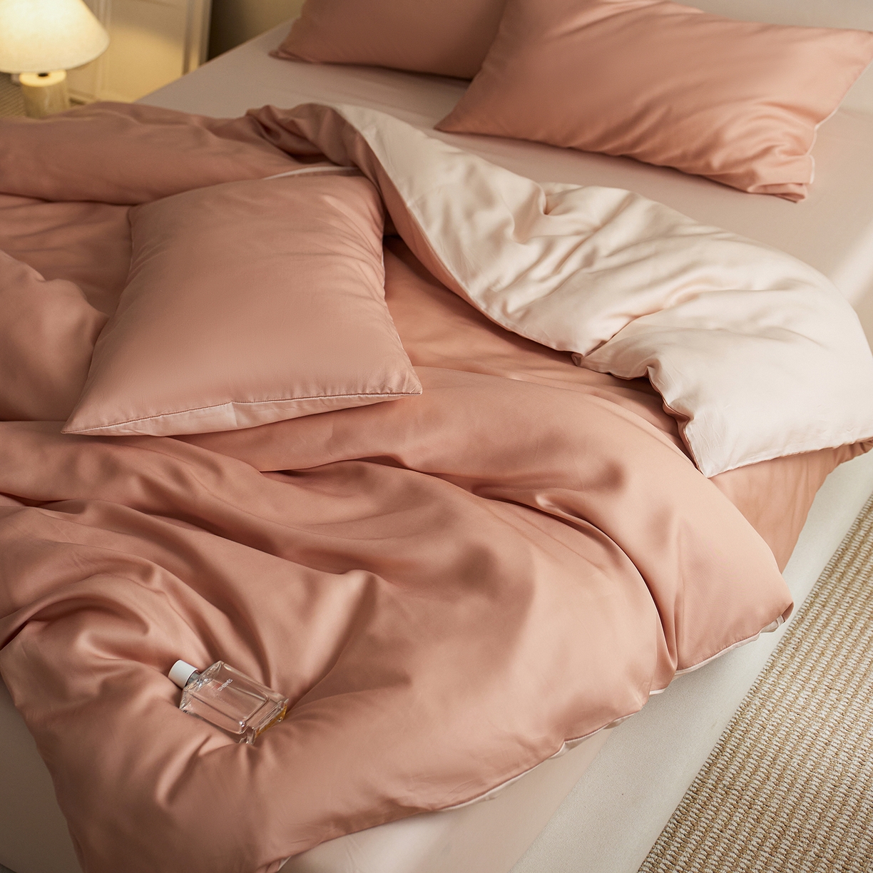 91家纺网 家纺一手货源 找家纺 千朵森 2026新款50S素色双拼莱塞尔夏凉四件套 陶瓷棕配杏仁米