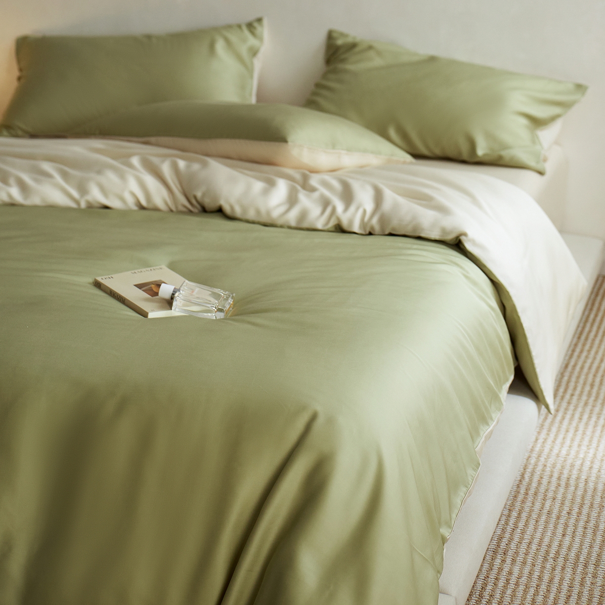 91家纺网 家纺一手货源 找家纺 千朵森 2026新款50S素色双拼莱塞尔夏凉四件套 草木青配米月黄