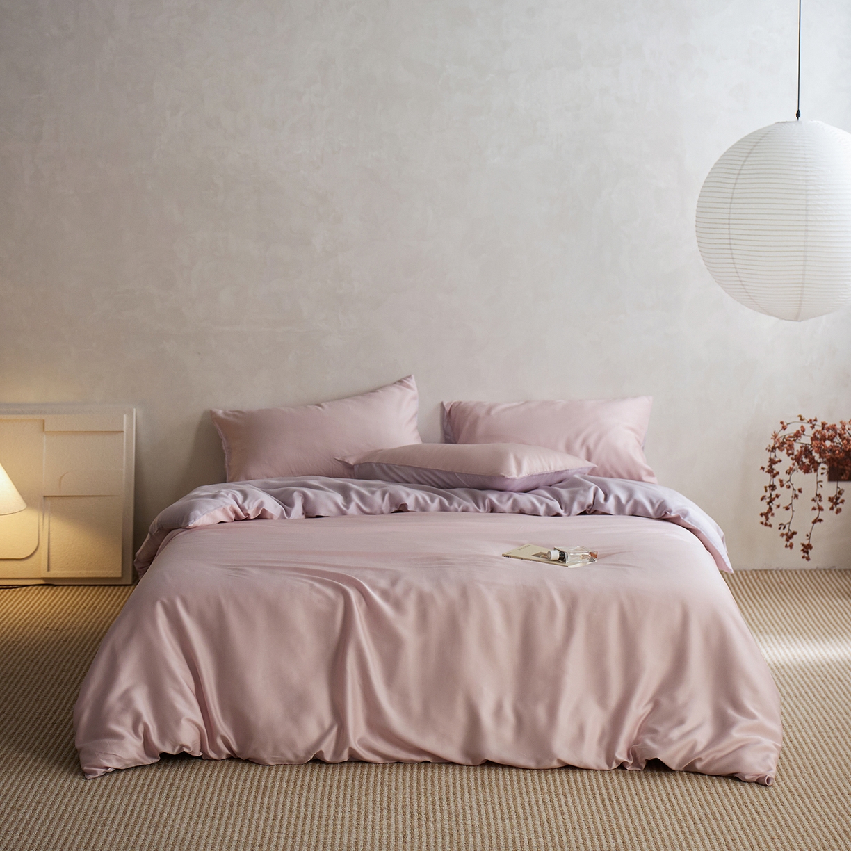 91家纺网 家纺一手货源 找家纺 千朵森 2026新款50S素色双拼莱塞尔夏凉四件套 柔樱粉配紫丁香