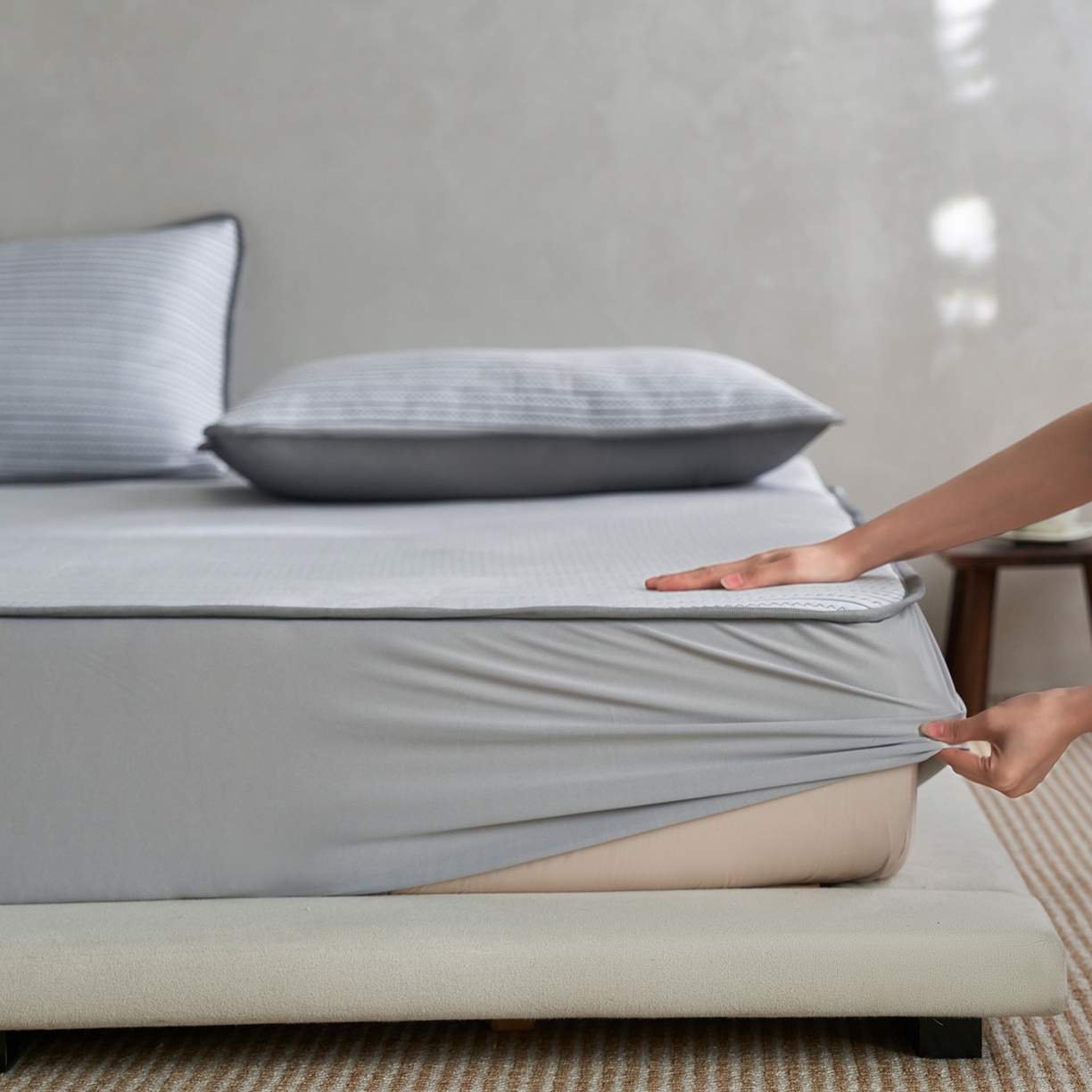 91家纺网 家纺一手货源 找家纺 （总）千朵森 2026春夏新款冰感条纹凉席床笠款凉席席子三件套-素影