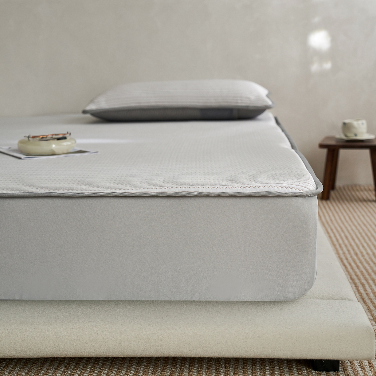 91家纺网 家纺一手货源 找家纺 千朵森 2026春夏新款冰感条纹凉席床笠款凉席席子三件套-素影 素影咖