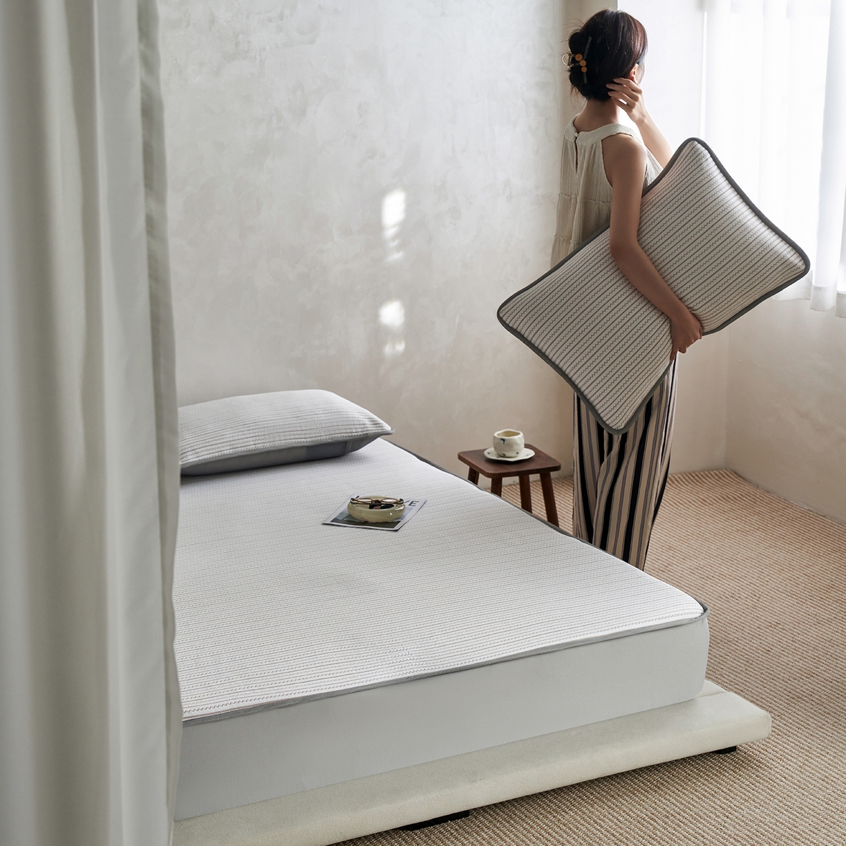 91家纺网 家纺一手货源 找家纺 千朵森 2026春夏新款冰感条纹凉席床笠款凉席席子三件套-素影 素影咖