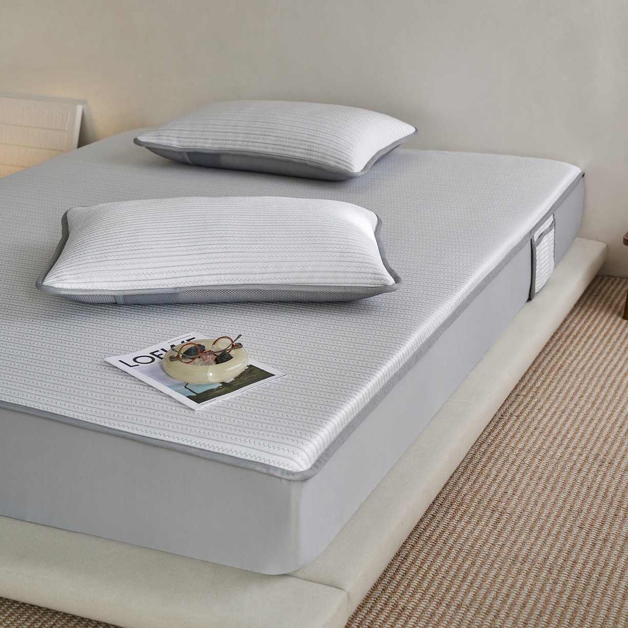 91家纺网 家纺一手货源 找家纺 千朵森 2026春夏新款冰感条纹凉席床笠款凉席席子三件套-素影 素影灰