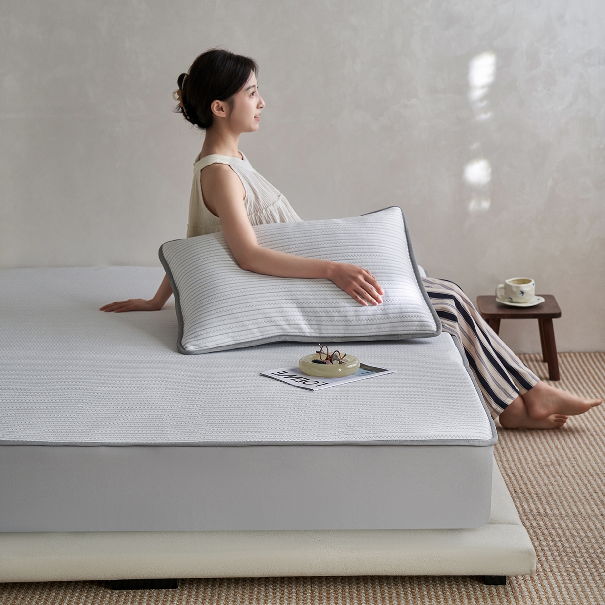 91家纺网 家纺一手货源 找家纺 （总）千朵森 2026春夏新款冰感条纹凉席床笠款凉席席子三件套-素影