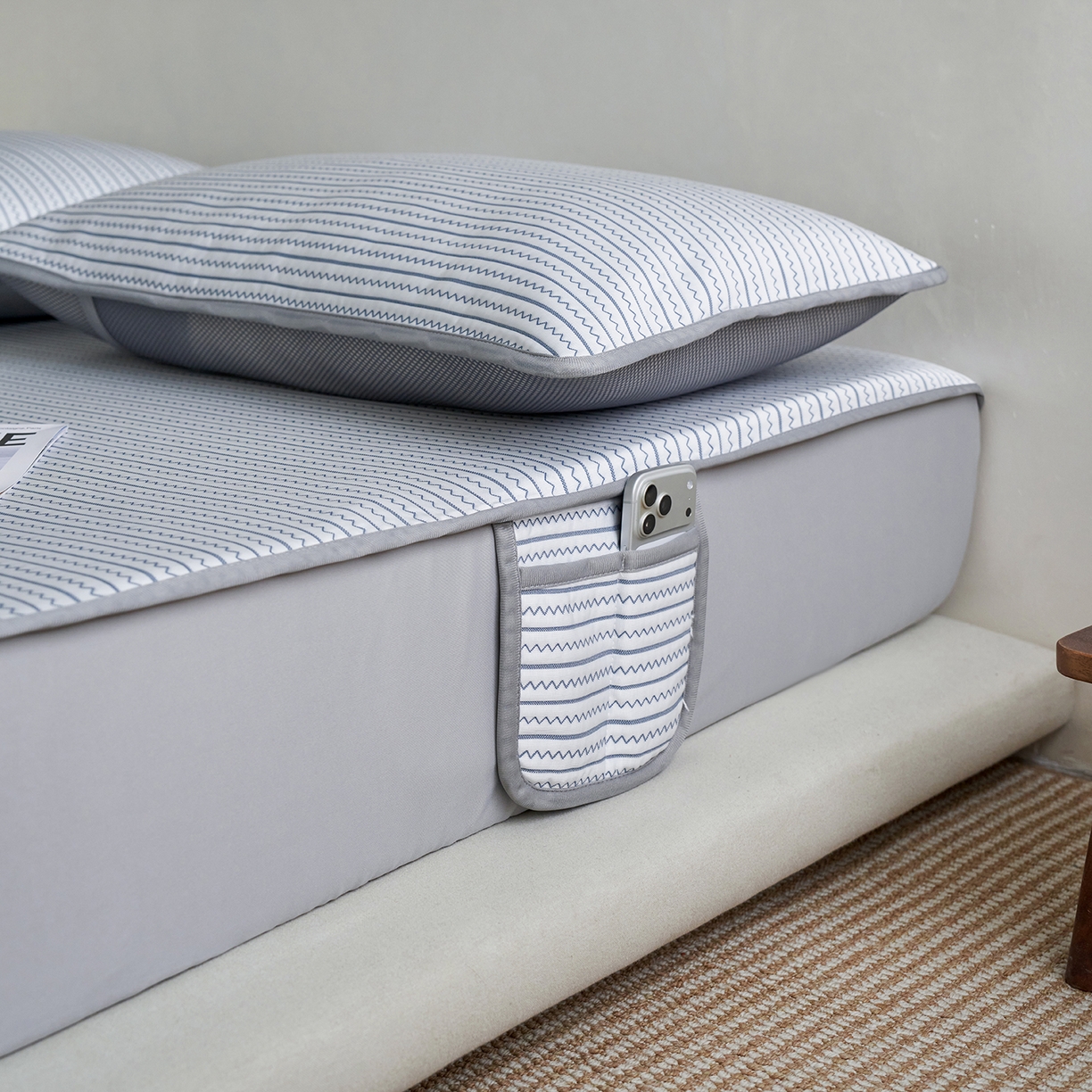 91家纺网 家纺一手货源 找家纺 千朵森 2026春夏新款冰感条纹凉席床笠款凉席席子三件套-素影 素影蓝