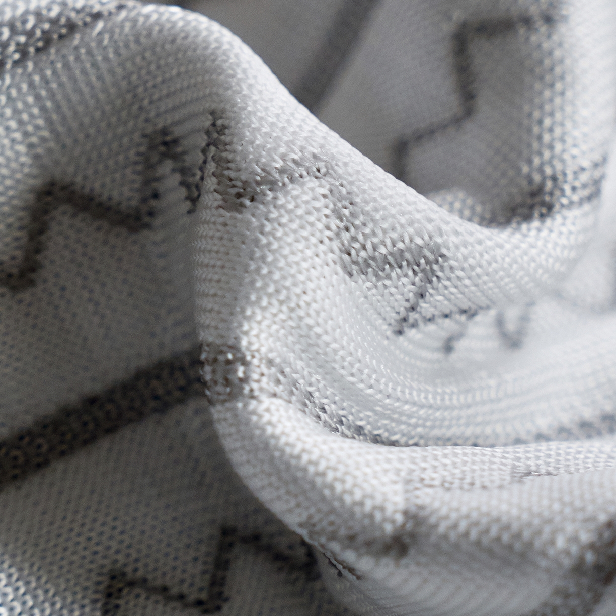 91家纺网 家纺一手货源 找家纺 千朵森 2026春夏新款冰感条纹凉席床笠款凉席席子三件套-素影 素影灰