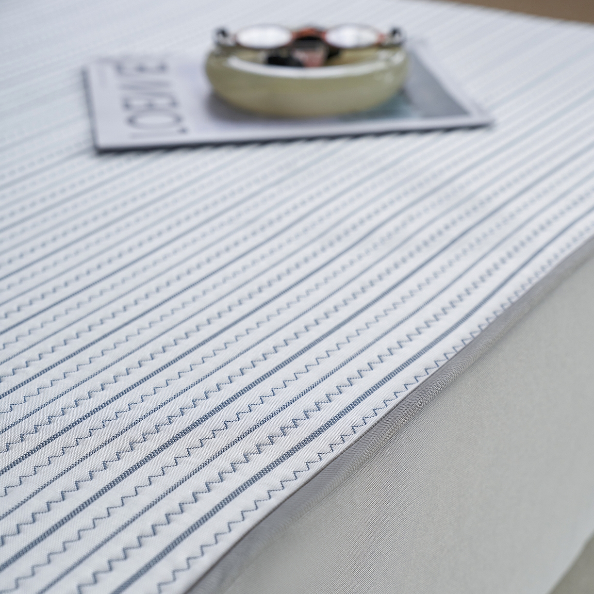 91家纺网 家纺一手货源 找家纺 （总）千朵森 2026春夏新款冰感条纹凉席床笠款凉席席子三件套-素影