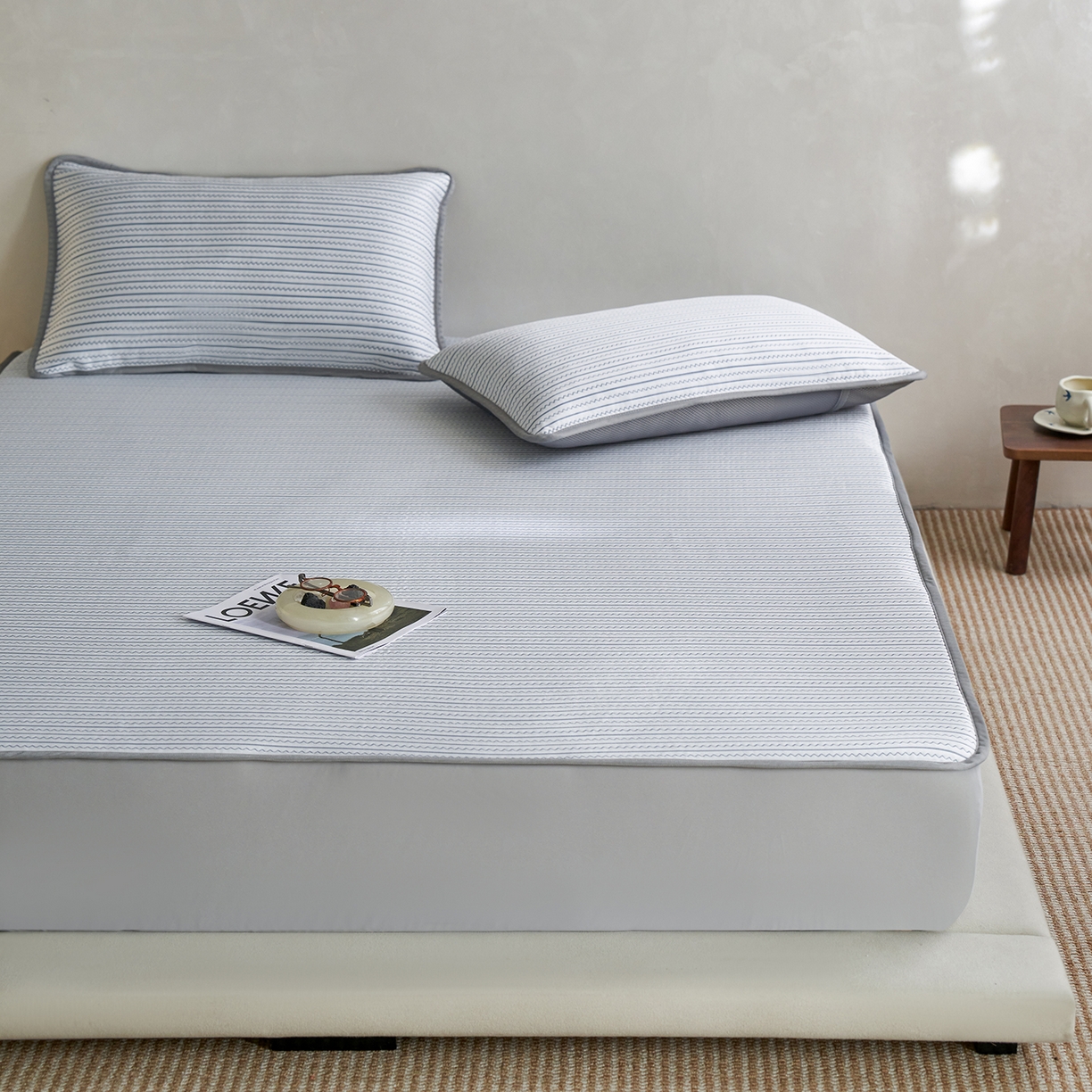 91家纺网 家纺一手货源 找家纺 千朵森 2026春夏新款冰感条纹凉席床笠款凉席席子三件套-素影 素影蓝