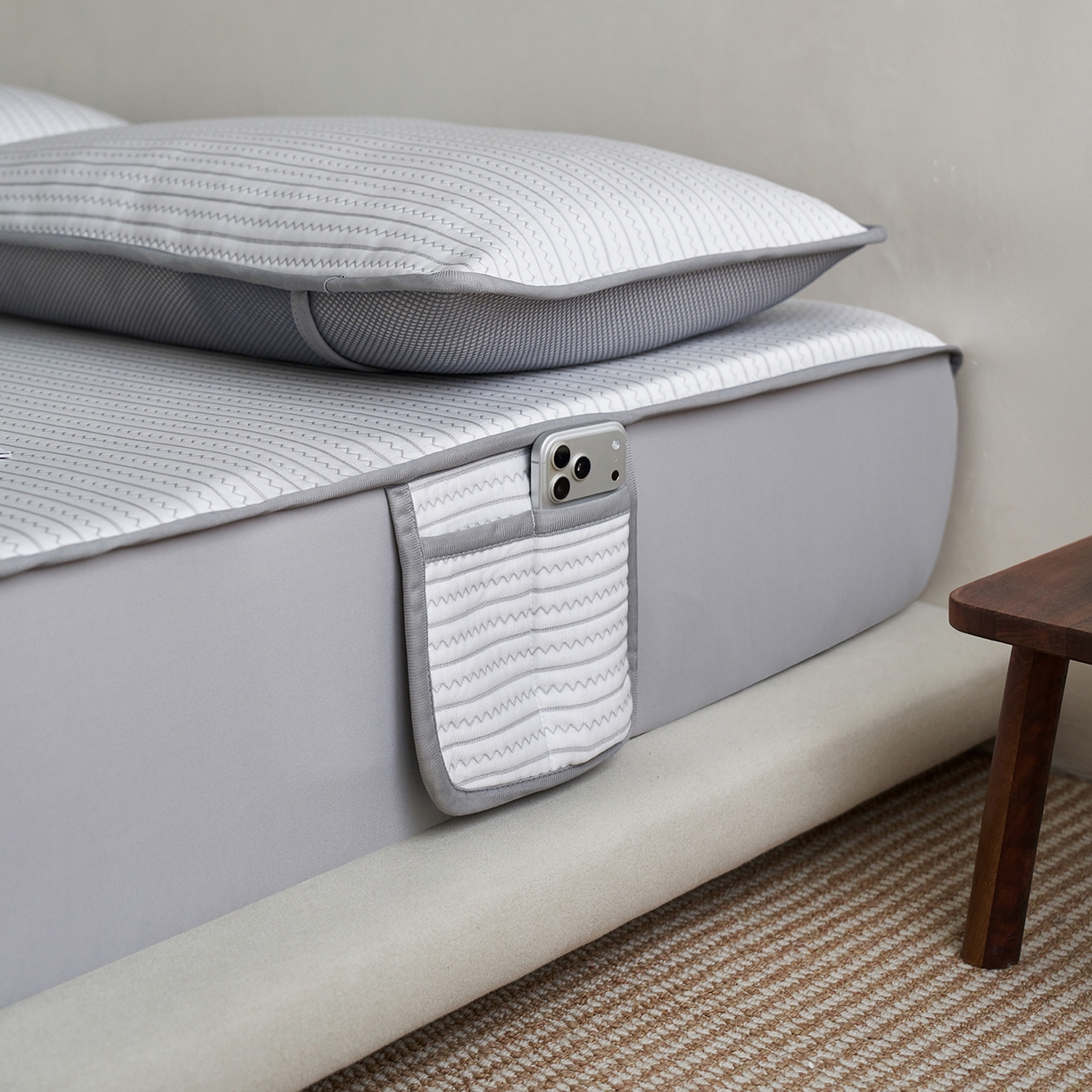 91家纺网 家纺一手货源 找家纺 千朵森 2026春夏新款冰感条纹凉席床笠款凉席席子三件套-素影 素影灰