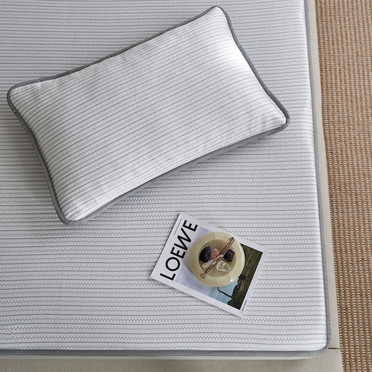 91家纺网 家纺一手货源 找家纺 千朵森 2026春夏新款冰感条纹凉席床笠款凉席席子三件套-素影 素影灰