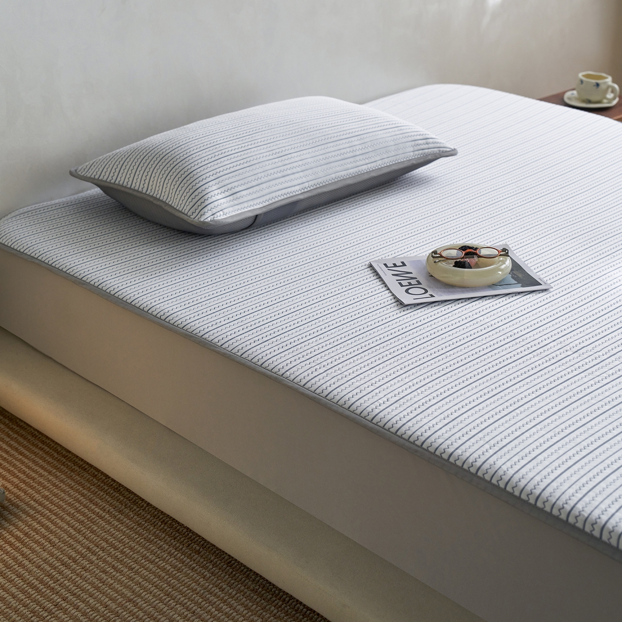 91家纺网 家纺一手货源 找家纺 千朵森 2026春夏新款冰感条纹凉席床笠款凉席席子三件套-素影 素影蓝